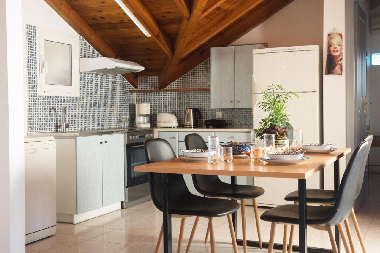 George Beachfront Apartments Литакия Экстерьер фото