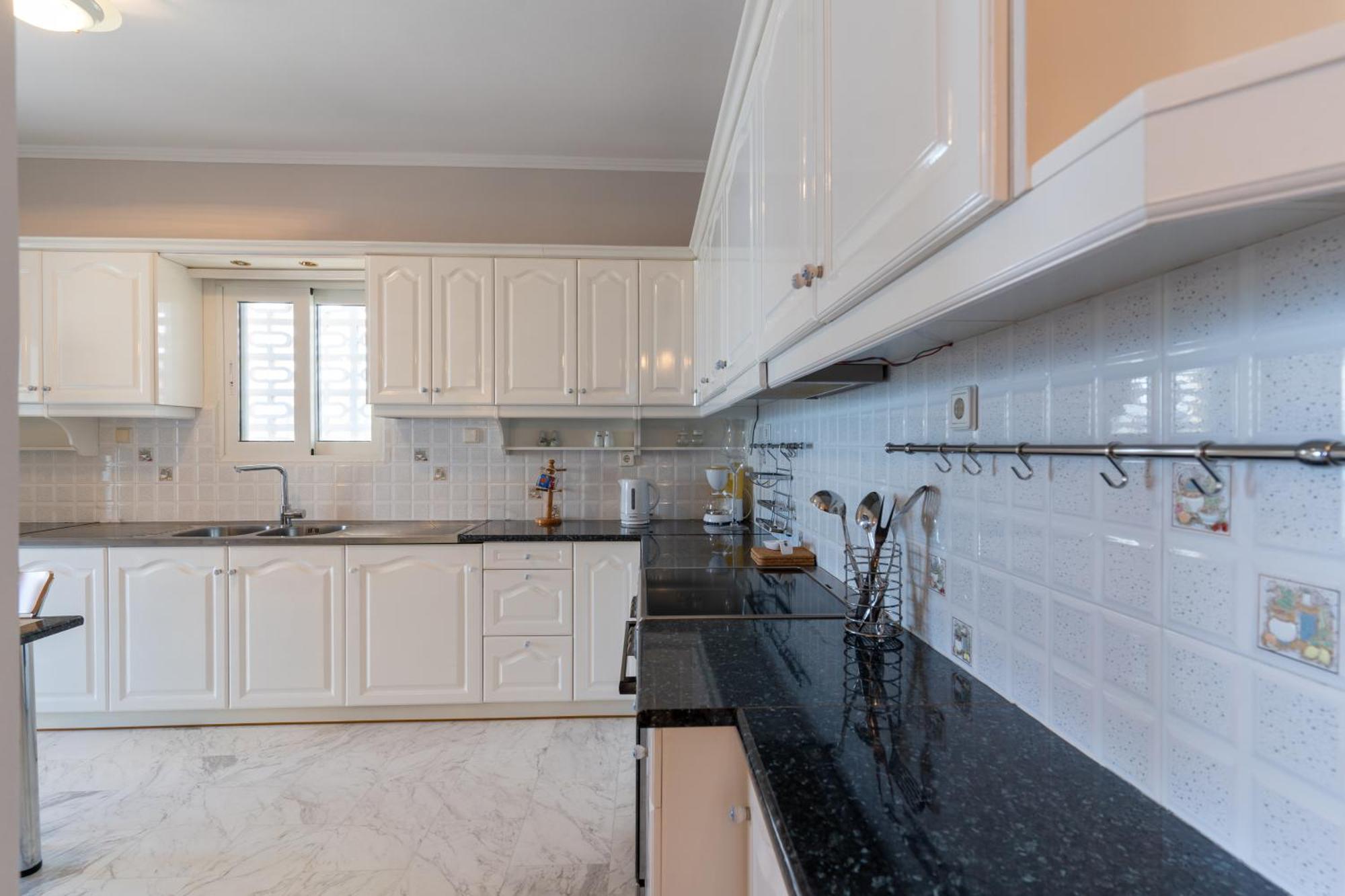 George Beachfront Apartments Литакия Номер фото