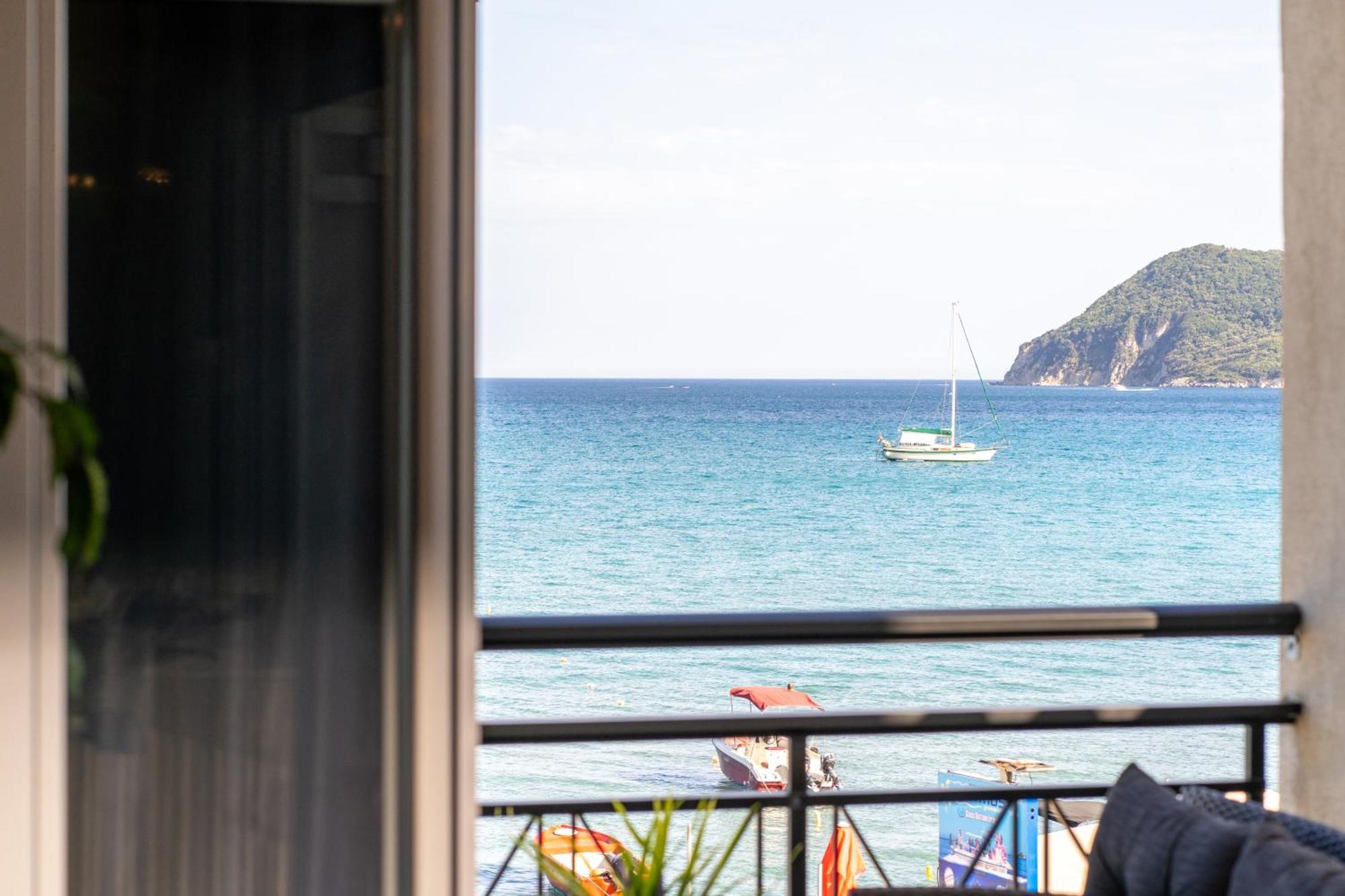 George Beachfront Apartments Литакия Номер фото