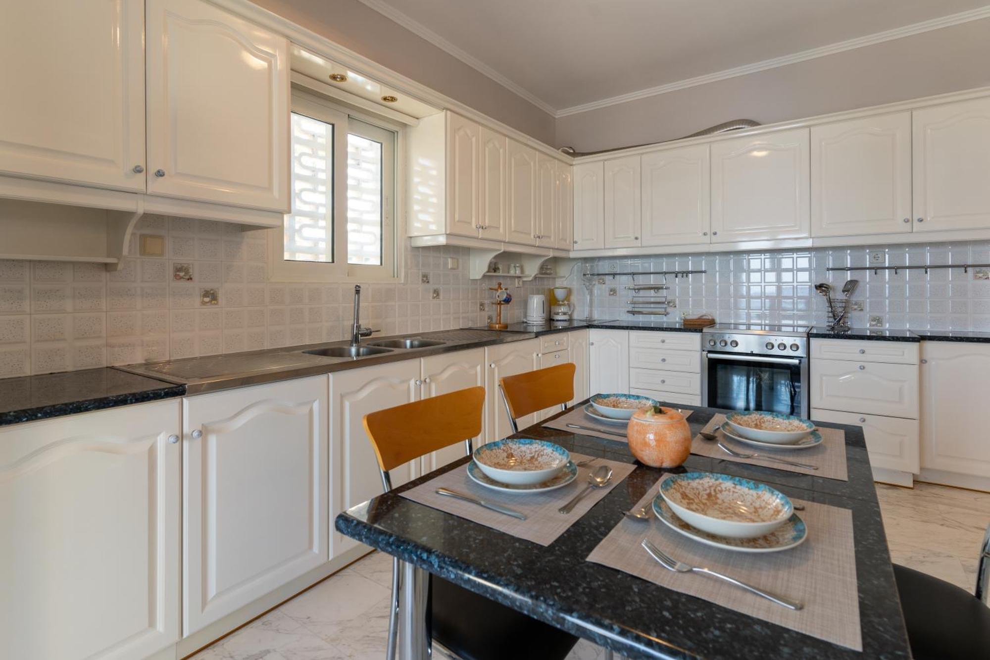 George Beachfront Apartments Литакия Номер фото